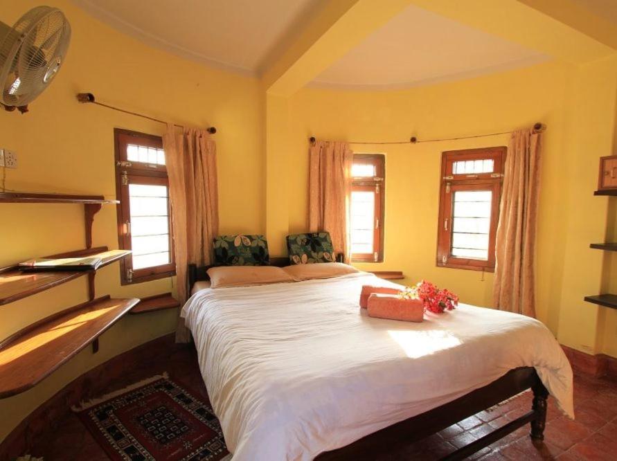 Castle Hotel Pokhara Buitenkant foto
