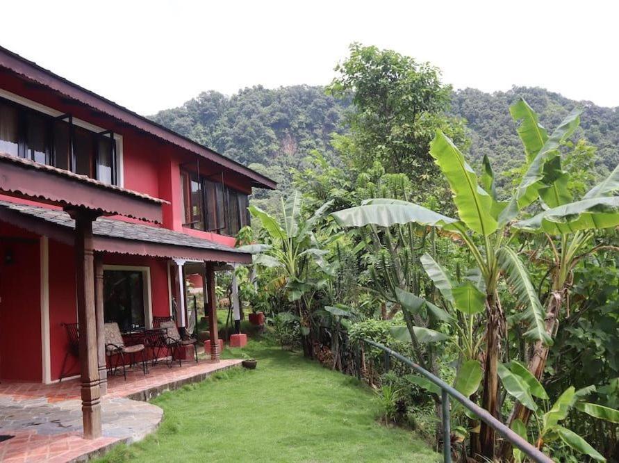 Castle Hotel Pokhara Buitenkant foto